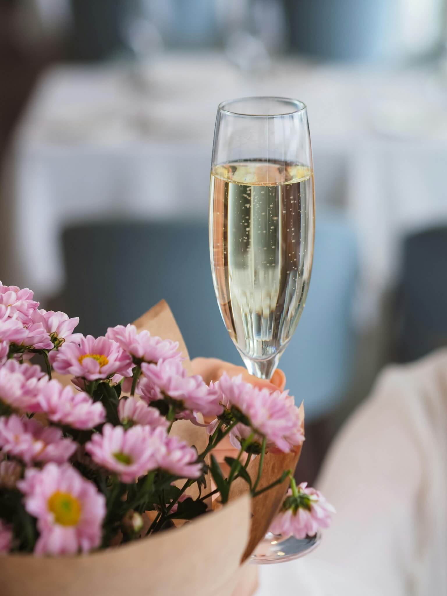 Bild av Nadin Sh: https://www.pexels.com/sv-se/foto/alkohol-dryck-glas-champagne-11359681/